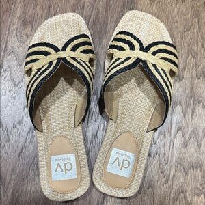 SANDALS -DV by Dolce Vita Women's Black and Tan Woven Sandals